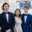 Le prince Nikolai de Danemark avec sa mère la comtesse Alexandra de Frederiksborg et son frère cadet le prince Felix le 28 août 2017 avant d'embarquer à bord du yacht royal Dannebrog pour fêter son 18e anniversaire.