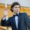 Le prince Nikolai de Danemark avec sa mère la comtesse Alexandra de Frederiksborg et son frère cadet le prince Felix le 28 août 2017 avant d'embarquer à bord du yacht royal Dannebrog pour fêter son 18e anniversaire.