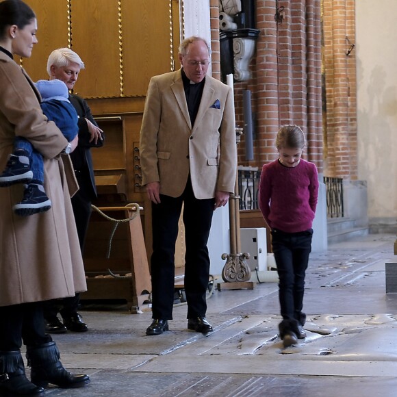 La princesse Victoria de Suède découvrait le 22 février 2018 l'exposition Vivat Regina à la cathédrale de Stockholm avec ses enfants la princesse Estelle et le prince Oscar de Suède. ©Louise Linde/Stella Pictures/ABACAPRESS.COM