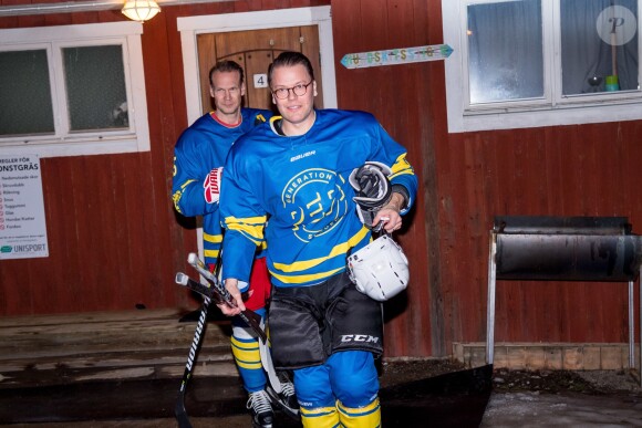 Le prince Daniel disputait le 25 janvier 2018 dans sa ville natale d'Ockelbo un match de hockey sur glace en présence de sa famille.