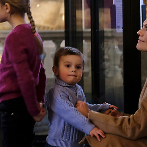 La princesse Victoria de Suède découvrait le 22 février 2018 l'exposition Vivat Regina à la cathédrale de Stockholm avec ses enfants la princesse Estelle et le prince Oscar de Suède. ©Louise Linde/Stella Pictures/ABACAPRESS.COM