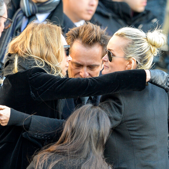 David Hallyday, Laura Smet, Laeticia Hallyday et ses filles Jade et Joy devant l'église de la Madeleine pour les obsèques de Johnny Hallyday à Paris, France, le 9 décembre 2017. © Veeren/Bestimage