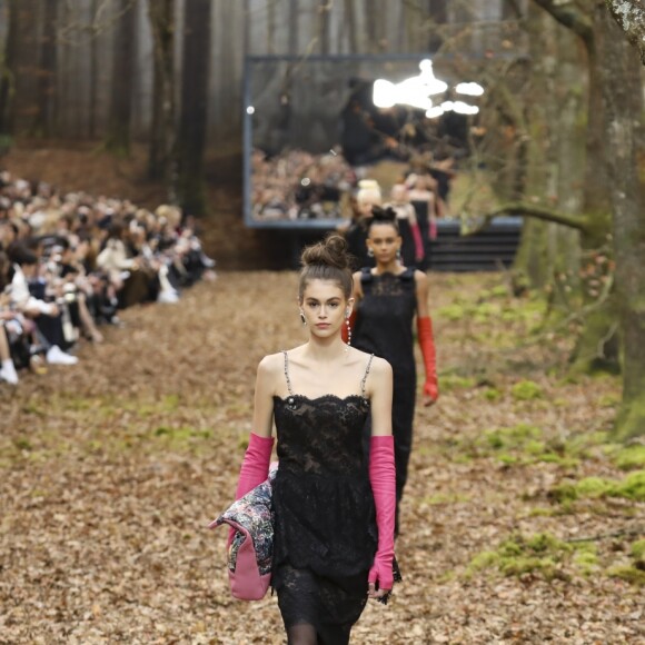 Kaia Gerber - Défilé de mode "Chanel", collection prêt-à-porter automne-hiver 2018/2019, au Grand Palais à Paris. Le 6 mars 2018