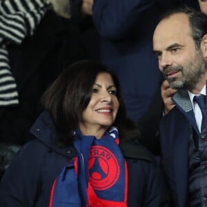 La maire de Paris Anne Hidalgo et le premier ministre de la république Edouard Philippe - People lors du huitième de finale retour de Ligue des Champion, du Paris Saint-Germain contre le Real Madrid au Parc des Princes à Paris le 6 mars 2018. Le Real à remporté le match sur le score de 2 buts à 1. © Cyril Moreau/Bestimage