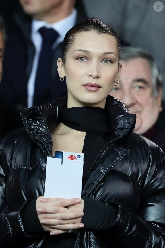Bella Hadid - People lors du huitième de finale retour de Ligue des Champion, du Paris Saint-Germain contre le Real Madrid au Parc des Princes à Paris le 6 mars 2018. Le Real à remporté le match sur le score de 2 buts à 1. © Cyril Moreau/Bestimage