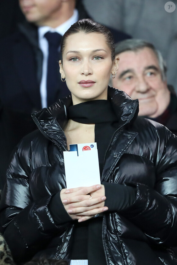 Bella Hadid - People lors du huitième de finale retour de Ligue des Champion, du Paris Saint-Germain contre le Real Madrid au Parc des Princes à Paris le 6 mars 2018. Le Real à remporté le match sur le score de 2 buts à 1. © Cyril Moreau/Bestimage