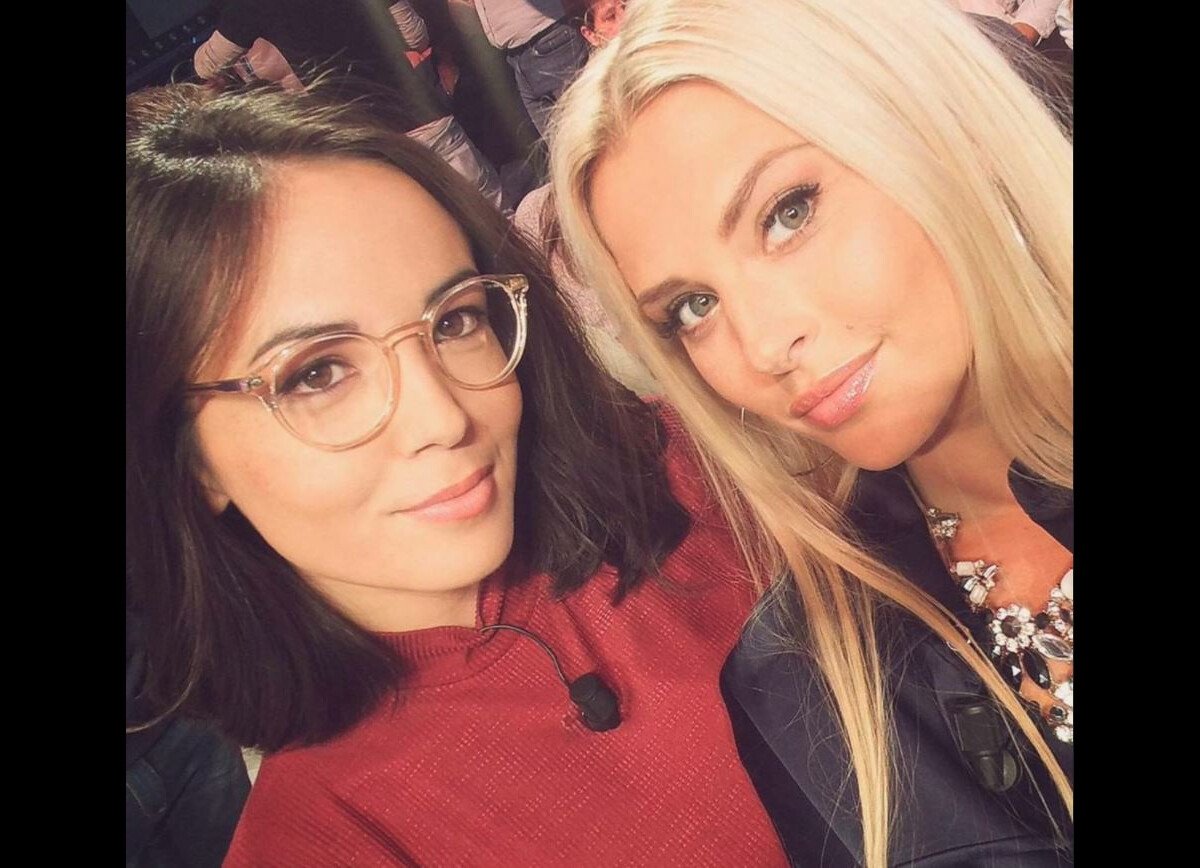 Photo : Kelly Vedovelli et Agathe Auproux, toutes les deux chroniqueuses de  Cyril Hanouna dans 