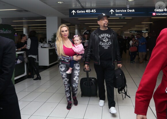 Ice-T, sa femme Coco Austin et leur fille Chanel Nicole à l'aéroport de Sydney, le 3 juin 2017.