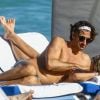 Sharon Stone, avec une bague de fiançailles ?, profite de sa journée avec son nouveau compagnon Angelo Boffa sur une plage de Miami à la veille des ses 60 ans q'elle fêtera le 10 mars 2018
