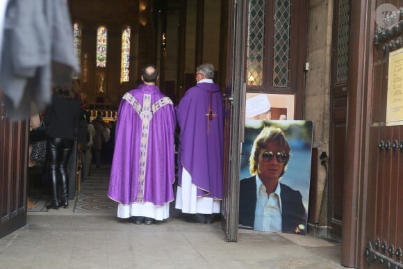 Illustration lors de la messe hommage à Claude François en l'église Notre-Dame d'Auteuil à Paris le 10 mars 2018. Cette commémoration marque le 40ème anniversaire de la mort du chanteur. Ses obsèques ont été célébrées au même endroit le 15 mars 1978. © CVS / Bestimage  Merci de masquer le visage des enfants à la publication10/03/2018 - Paris