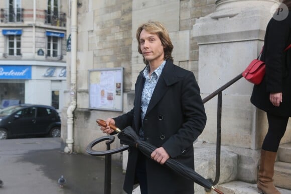 Yannick, sosie de Claude François lors de la messe hommage à Claude François en l'église Notre-Dame d'Auteuil à Paris le 10 mars 2018. Cette commémoration marque le 40ème anniversaire de la mort du chanteur. Ses obsèques ont été célébrées au même endroit le 15 mars 1978. © CVS / Bestimage  Merci de masquer le visage des enfants à la publication10/03/2018 - Paris