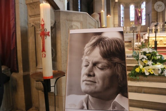 Illustration lors de la messe hommage à Claude François en l'église Notre-Dame d'Auteuil à Paris le 10 mars 2018. Cette commémoration marque le 40ème anniversaire de la mort du chanteur. Ses obsèques ont été célébrées au même endroit le 15 mars 1978. © CVS / Bestimage  Merci de masquer le visage des enfants à la publication10/03/2018 - Paris