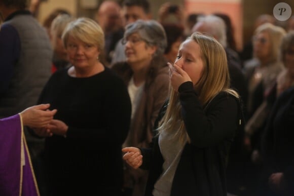Les enfants de Claude François Junior (Jr) lors de la messe hommage à Claude François en l'église Notre-Dame d'Auteuil à Paris le 10 mars 2018. Cette commémoration marque le 40ème anniversaire de la mort du chanteur. Ses obsèques ont été célébrées au même endroit le 15 mars 1978. © CVS / Bestimage  Merci de masquer le visage des enfants à la publication10/03/2018 - Paris