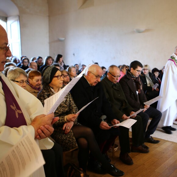 Rassemblement pour les 40 ans de la mort de Claude François à l'église de Dannemois et au cimetière puis visite du moulin ou il habitait le 11 mars 2018.