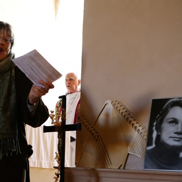 Rassemblement pour les 40 ans de la mort de Claude François à l'église de Dannemois et au cimetière puis visite du moulin ou il habitait le 11 mars 2018.