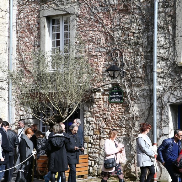 Rassemblement pour les 40 ans de la mort de Claude François à l'église de Dannemois et au cimetière puis visite du moulin ou il habitait le 11 mars 2018.