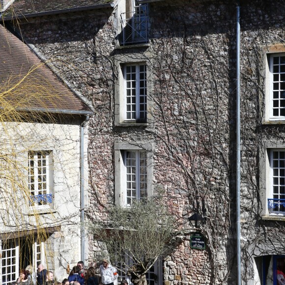 Rassemblement pour les 40 ans de la mort de Claude François à l'église de Dannemois et au cimetière puis visite du moulin ou il habitait le 11 mars 2018.