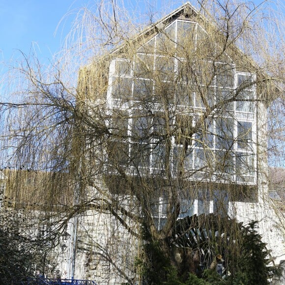 Rassemblement pour les 40 ans de la mort de Claude François à l'église de Dannemois et au cimetière puis visite du moulin ou il habitait le 11 mars 2018.