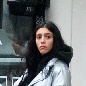 Exclusif - Lourdes Leon embrasse un mysérieux jeune homme dans les rues de New York le 27 février 2018. 