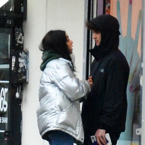 Exclusif - Lourdes Leon embrasse un mysérieux jeune homme dans les rues de New York le 27 février 2018. 