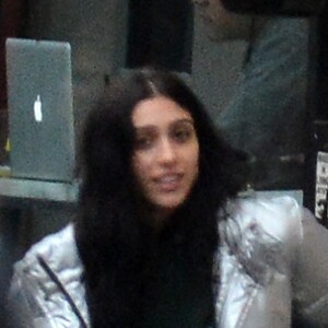 Exclusif - Lourdes Leon embrasse un mysérieux jeune homme dans les rues de New York le 27 février 2018. 