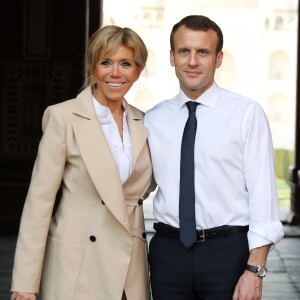 Le président Emmanuel Macron et sa femme Brigitte lors d'une visite privée du Taj Mahal à Agra, Inde le 11 mars 2018. © Dominique Jacovides / Bestimage