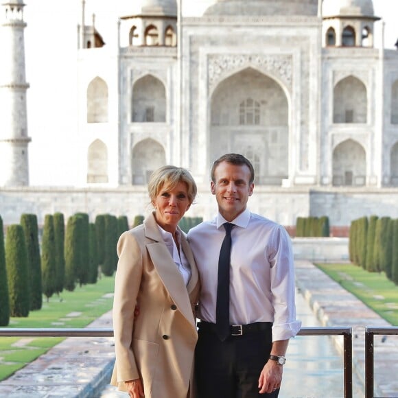 Le président Emmanuel Macron et sa femme Brigitte lors d'une visite privée du Taj Mahal à Agra, Inde le 11 mars 2018. © Dominique Jacovides / Bestimage