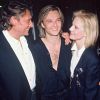 David Hallyday le soir de la première de sa tournée en 1991 avec son père Johnny Hallyday et sa mère Sylvie Vartan, à Paris, le 9 mars 1991.