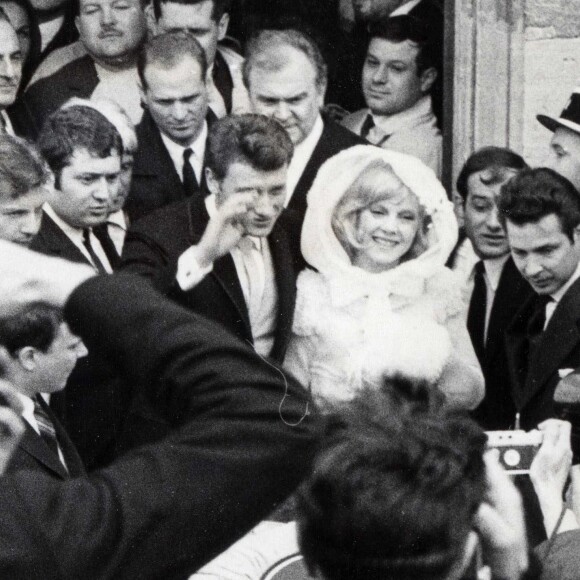 Sylvie Vartan et Johnny Hallyday lors de leur mariage à Loconville. Le 12 avril 1965 © Keystone Press Agency / Zuma Press / Bestimage