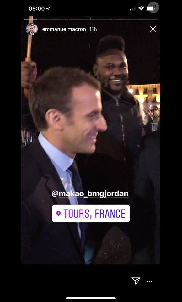 Le président de la République Emmanuel Macron à Tours, le 14 mars 2018, avec Makao.