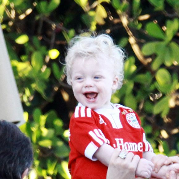 Boris et Lily Becker avec leur fils Amadeus à Miami le 7 mars 2011.