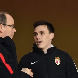 Le prince Albert II de Monaco, à gauche, et Louis Ducruet durant la rencontre de football de Ligue 1 opposant Monaco à Lille au stade Louis II le 16 mars 2018. Le prince Albert II de Monaco qui célébrait ses 60 ans le 14 mars, a eu comme premier cadeau la victoire de son club et à la fin de la rencontre les joueurs lui ont offert un ballon et un maillot floqué du texte : Joyeux Anniversaire SAS. © Bruno Bebert/Bestimage