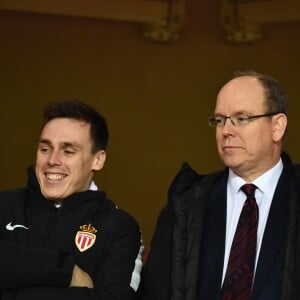 Le prince Albert II de Monaco, à droite, et Louis Ducruet durant la rencontre de football de Ligue 1 opposant Monaco à Lille au stade Louis II le 16 mars 2018. Le prince Albert II de Monaco qui célébrait ses 60 ans le 14 mars, a eu comme premier cadeau la victoire de son club et à la fin de la rencontre les joueurs lui ont offert un ballon et un maillot floqué du texte : Joyeux Anniversaire SAS. © Bruno Bebert/Bestimage