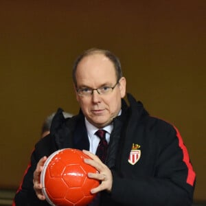 Le prince Albert II de Monaco durant la rencontre de football de Ligue 1 opposant Monaco à Lille au stade Louis II le 16 mars 2018. Le prince Albert II de Monaco qui célébrait ses 60 ans le 14 mars, a eu comme premier cadeau la victoire de son club et à la fin de la rencontre les joueurs lui ont offert un ballon et un maillot floqué du texte : Joyeux Anniversaire SAS. © Bruno Bebert/Bestimage