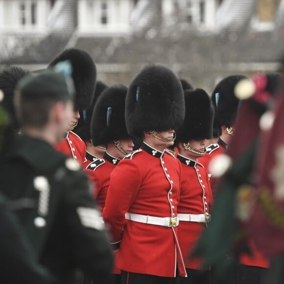 Le prince William, duc de Cambridge, colonel des Gardes irlandais et Catherine (Kate) Middleton, duchesse de Cambridge, enceinte, lors de la parade de la Saint Patrick à Houslow en présence du premier bataillon des gardes irlandais le 17 mars 2018. 