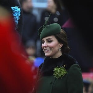 Le prince William, duc de Cambridge, colonel des Gardes irlandais et Catherine (Kate) Middleton, duchesse de Cambridge, enceinte, lors de la parade de la Saint Patrick à Houslow en présence du premier bataillon des gardes irlandais le 17 mars 2018. 