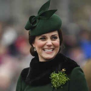 Le prince William, duc de Cambridge, colonel des Gardes irlandais et Catherine (Kate) Middleton, duchesse de Cambridge, enceinte, lors de la parade de la Saint Patrick à Houslow en présence du premier bataillon des gardes irlandais le 17 mars 2018. 