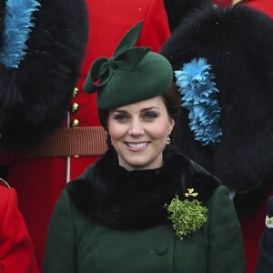 Le prince William, duc de Cambridge, colonel des Gardes irlandais et Catherine (Kate) Middleton, duchesse de Cambridge, enceinte, lors de la parade de la Saint Patrick à Houslow en présence du premier bataillon des gardes irlandais le 17 mars 2018. 