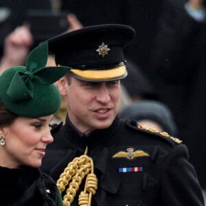 Le prince William, duc de Cambridge, colonel des Gardes irlandais et Catherine (Kate) Middleton, duchesse de Cambridge, enceinte, lors de la parade de la Saint Patrick à Houslow en présence du premier bataillon des gardes irlandais le 17 mars 2018. 