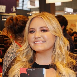 Anna Todd lors du salon du livre de Paris le 17 Mars 2018 à la Porte de Versailles de Paris. © Denis Guignebourg/Bestimage