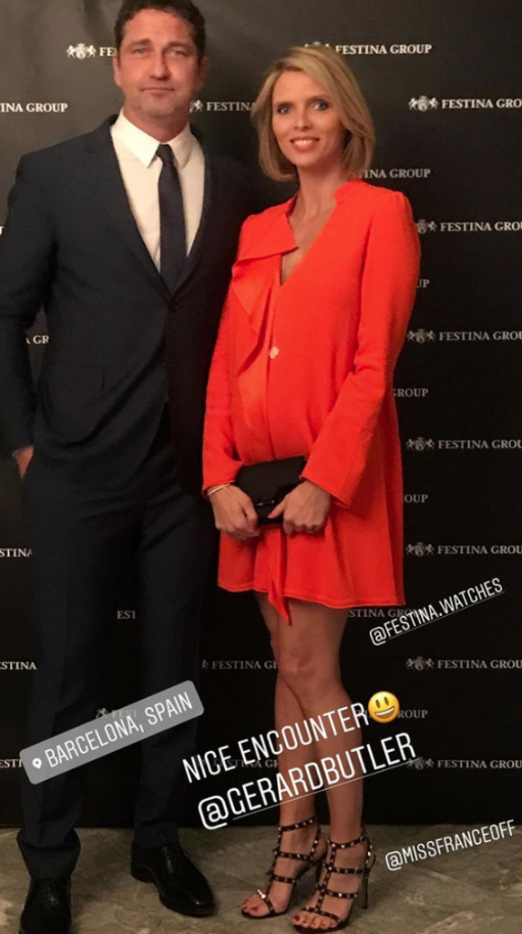 Sylvie Tellier a pris la pose avec l'acteur Gerard Butler lors d'une soirée en Espagne. Mars 2018.
