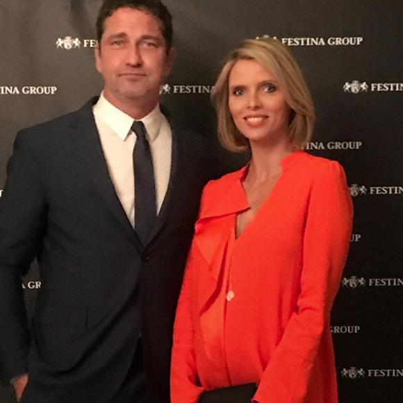 Sylvie Tellier a pris la pose avec l'acteur Gerard Butler lors d'une soirée en Espagne. Mars 2018.