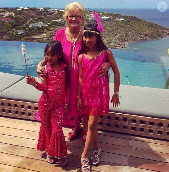 Elyette Boudou surnommée "Mamie Rock", avec ses arrières petites-filles Jade et Joy sur Instagram le 12 août 2015.