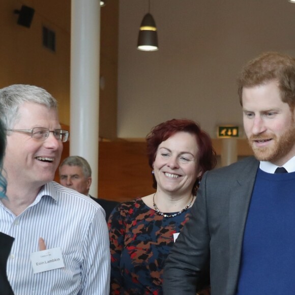 Le prince Harry et Meghan Markle ont été impressionnés par les prothèses conçus pour le cinéma de l'entreprise Titanic FX lors de leur visite sur le campus scientifique Catalyst Inc où étaient rassemblés des entrepreneurs innovants le 23 mars 2018 à Belfast.