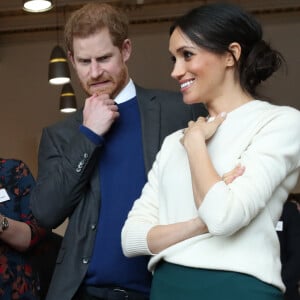 Le prince Harry et Meghan Markle ont été impressionnés par les prothèses conçus pour le cinéma de l'entreprise Titanic FX lors de leur visite sur le campus scientifique Catalyst Inc où étaient rassemblés des entrepreneurs innovants le 23 mars 2018 à Belfast.