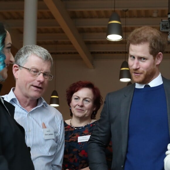 Le prince Harry et Meghan Markle ont été impressionnés par les prothèses conçus pour le cinéma de l'entreprise Titanic FX lors de leur visite sur le campus scientifique Catalyst Inc où étaient rassemblés des entrepreneurs innovants le 23 mars 2018 à Belfast.