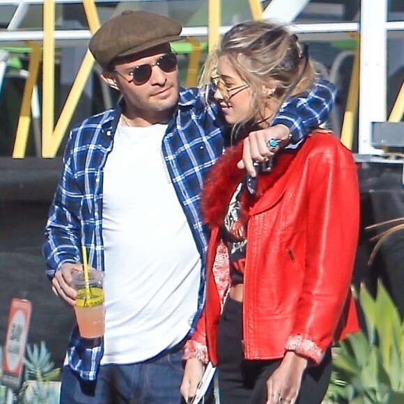 Exclusif - Ed Westwick et sa compagne Jessica Serfaty déjeunent à Los Angeles, le 20 janvier 2018.