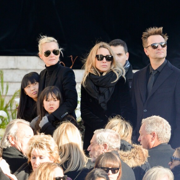 Brigitte Macron, David Hallyday, Laura Smet, Laeticia Hallyday, ses filles Jade et Joy devant l'église de la Madeleine pour les obsèques de Johnny Hallyday à Paris, France, le 9 décembre 2017. © Veeren/Bestimage