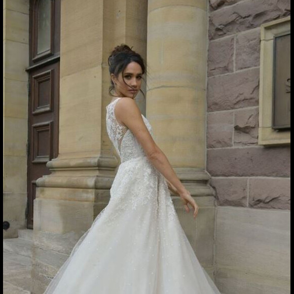 Meghan Markle en robe de mariée Anne Barge. Facebook, le 10 novembre 2016.