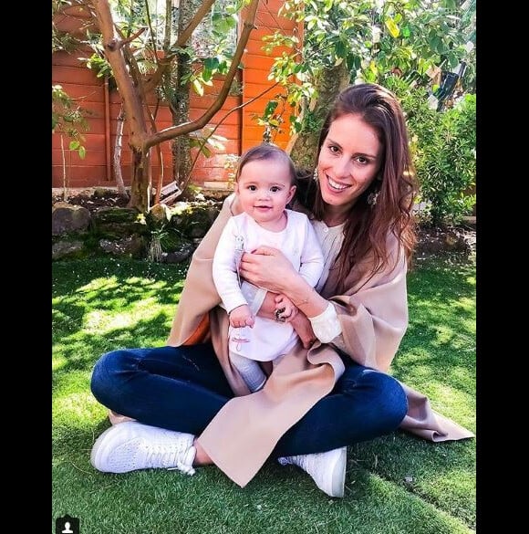 Jackie Chamoun pose avec sa fille Gaïa sur Instagram, le 1er avril 2018.